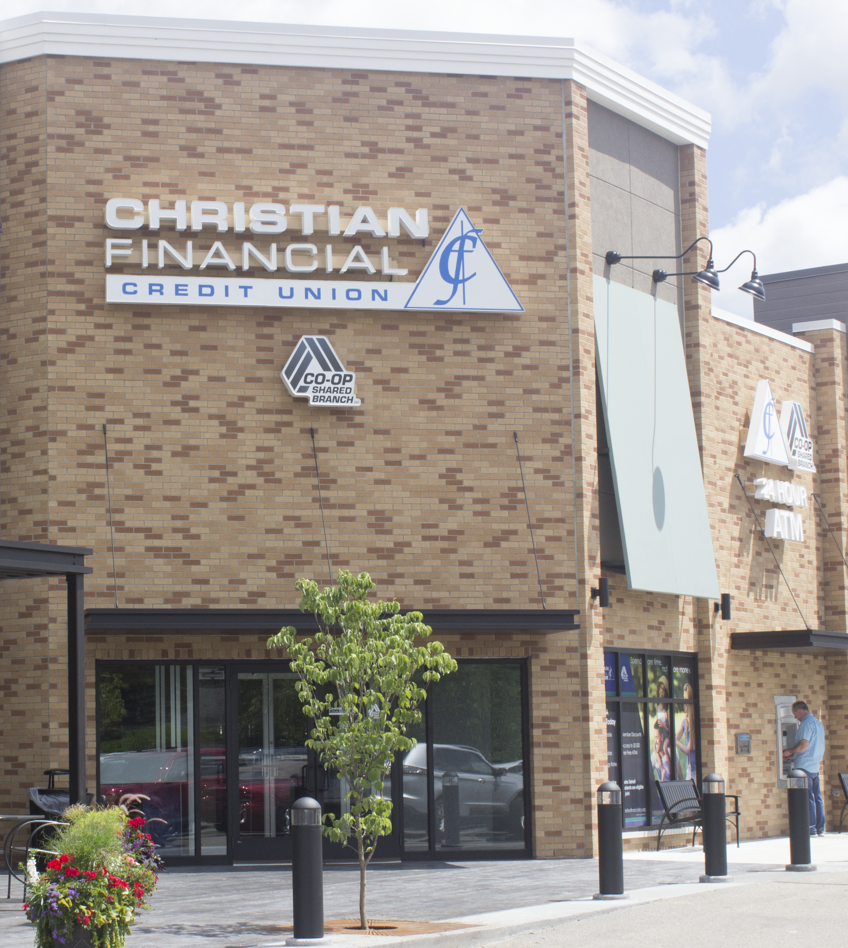 Front view of CFCU Livonia Location